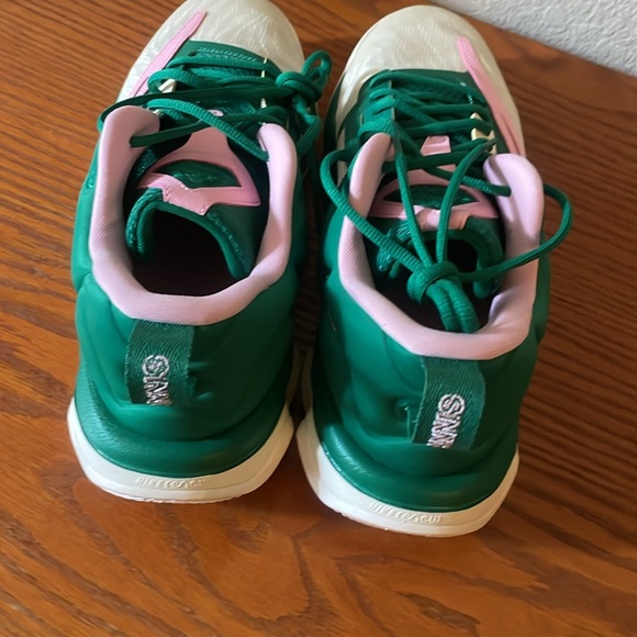 NIKE MENS NWOB size 11 Brand new Giannis Immortality 3 shoes - Picture 2 of 9